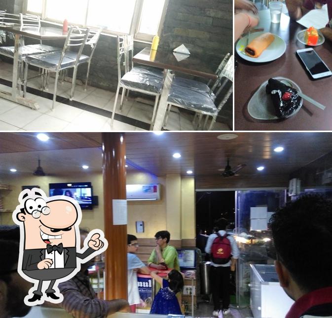 The picture of interior and food at Hot Spot