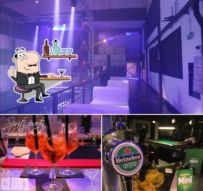 La immagine della interni e alcol di Crazy food and music