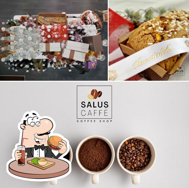 Prova un hamburger a Salus Caffè di Luca Pasin