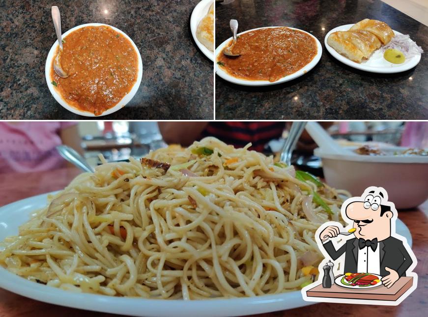 Food at Virinda Pav Bhaji