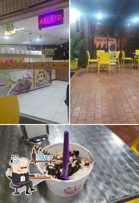 Esta é a ilustração mostrando interior e comida no Sr. Banana Açai - Vilas do Atlântico Conheça e se apaixone!!!