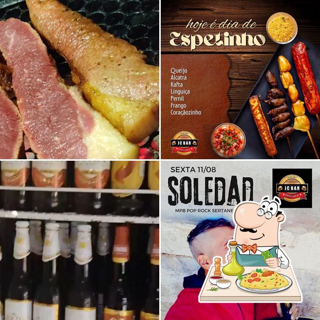 Entre diversos coisas, comida e interior podem ser encontrados no JC BAR & ESPETARIA