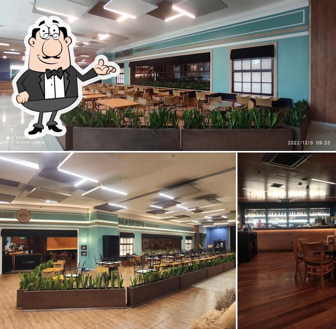 O interior do Madero Steak House - Salvador Shopping