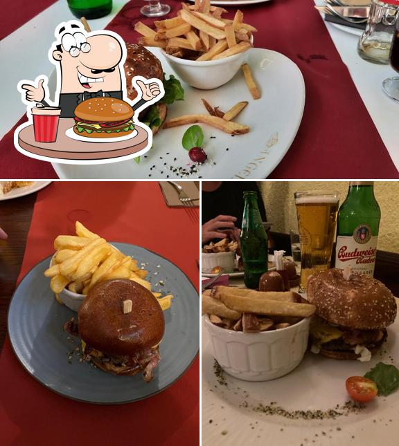 Prenditi un hamburger a Restoran Angelus