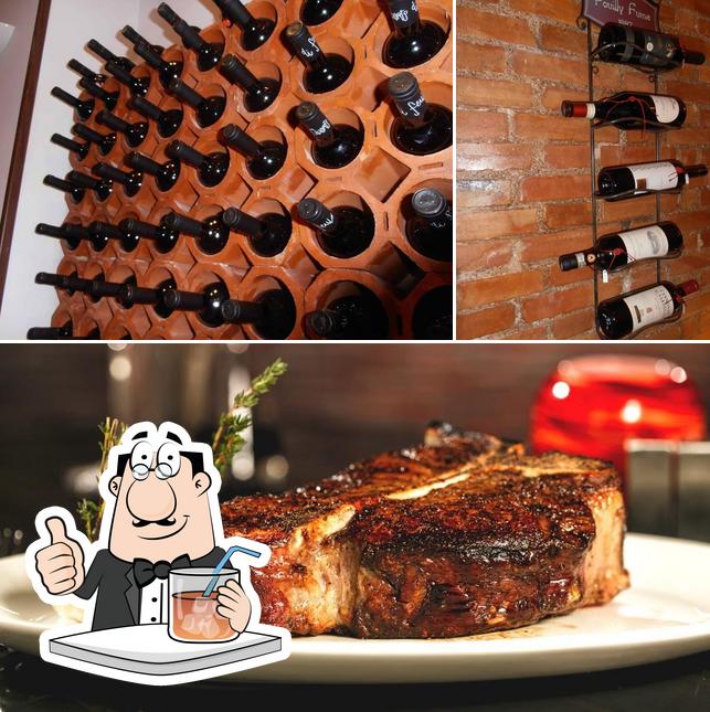 La foto della bevanda e la carne di Grill Project - Steakhouse, Grilleria, Pizzeria