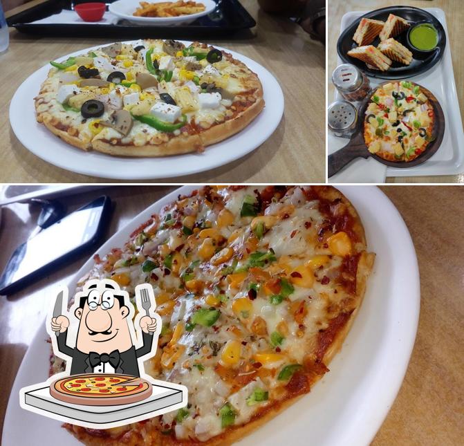 Try out pizza at Akky's Burger & Cafe