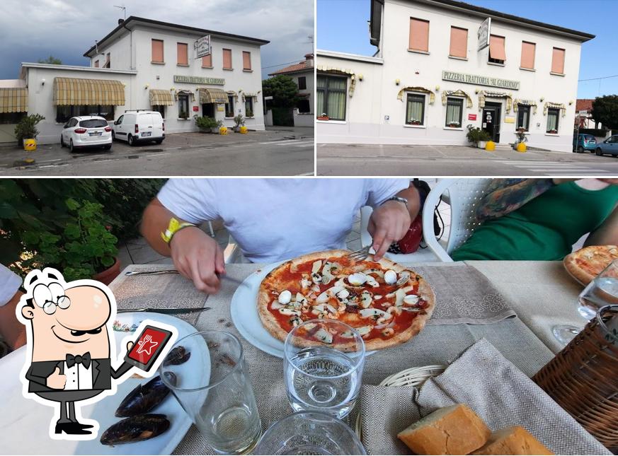 La esterno e tavolo da pranzo del ristorante