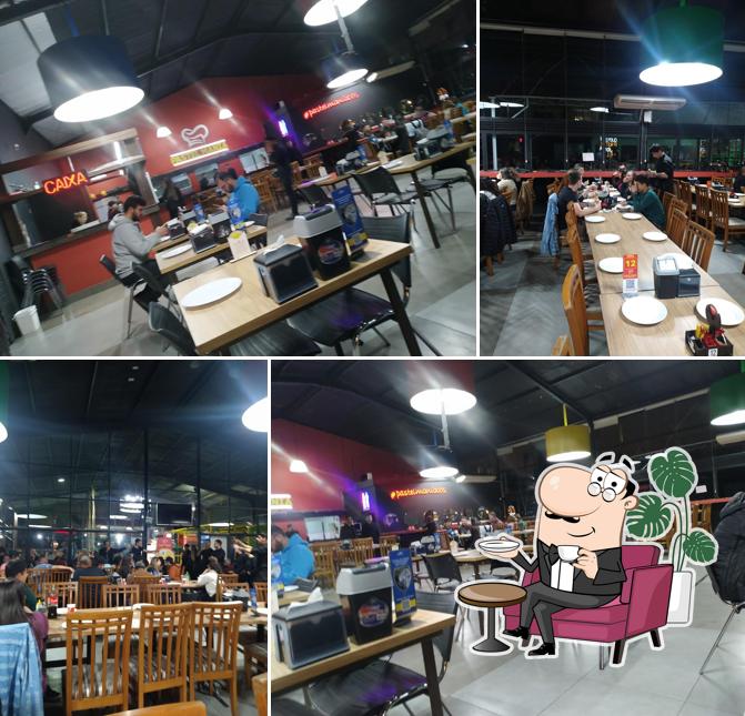 O interior do Pastel Mania