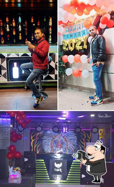 T Sin Q - Sports cum Lounge Bar