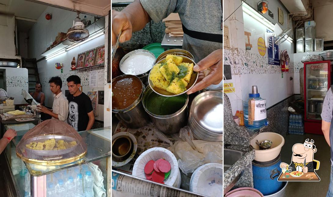 Food at Charbhuja ji Samosa Center