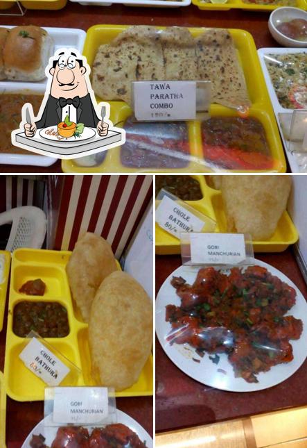 Food at SRS 7 Dayz Chaats & Sweets