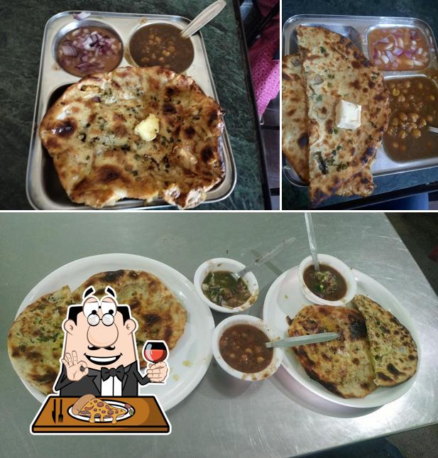 Try out pizza at Amritsari Kulcha