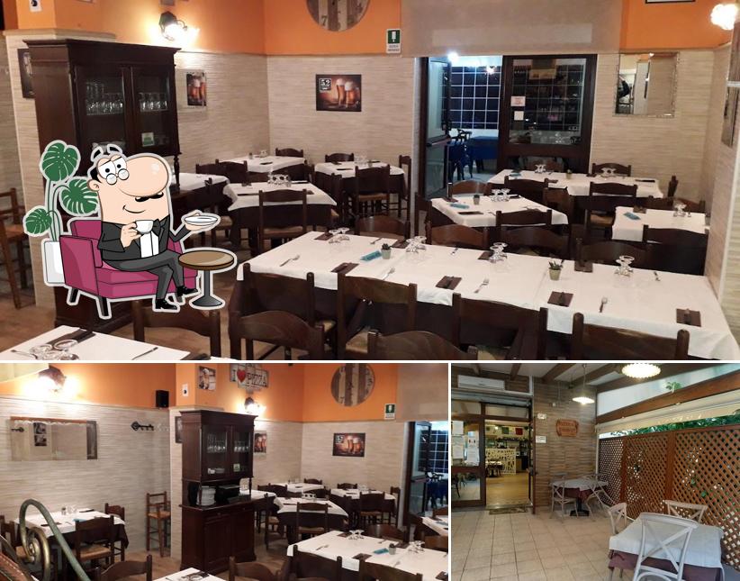 Dai un'occhiata agli interni di Pizzeria Paradise