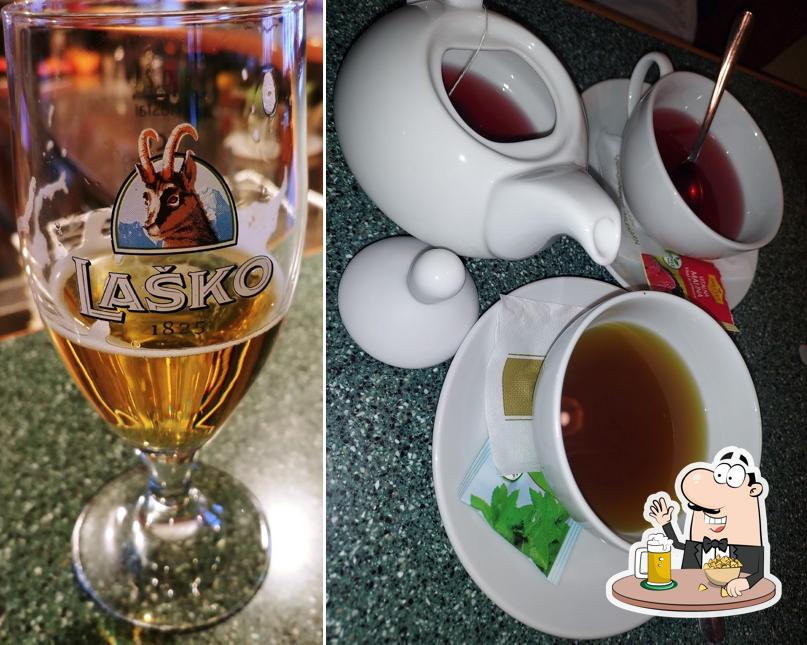 Puoi goderti un rinfrescante bicchiere di birra chiara o scura
