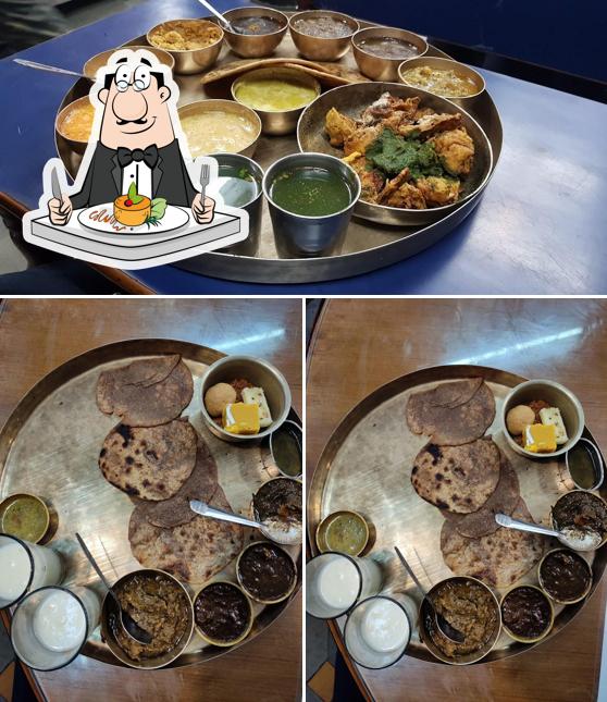 Food at Hapur Walo kee Dukaan