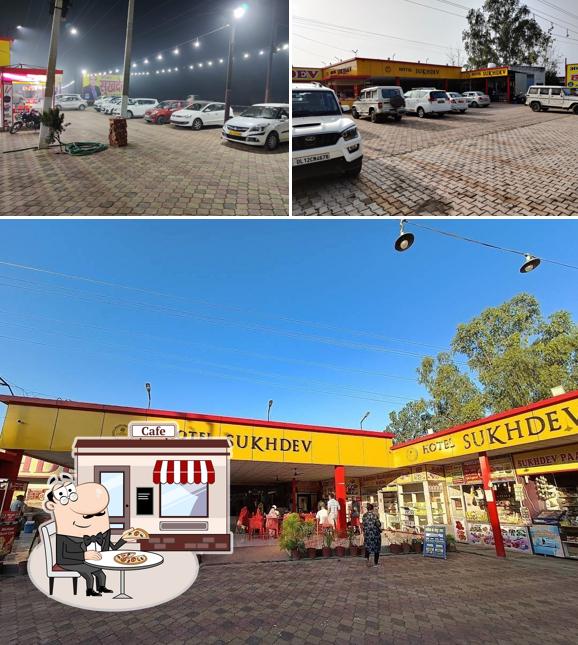 Check out how SUKHDEV DHABA looks outside