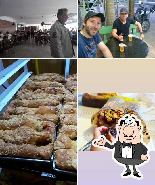 Sente em uma das mesas no Casa das Cucas Colonias Petry