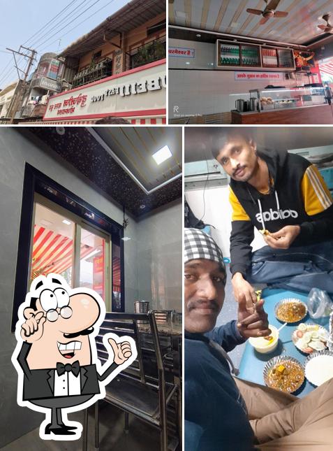 The interior of Dubejij Fast Food Restaurant
