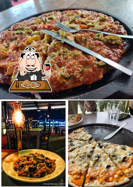 Order pizza at MAMASITA CAFE