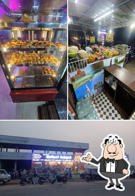 Among different things one can find interior and exterior at Sri Rajalakshmi Iyangar Cake Shop