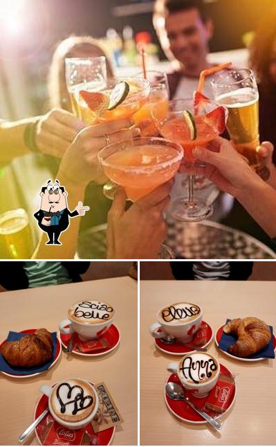 Goditi un drink a Bar Acli