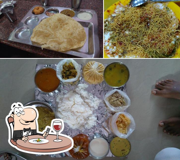 Meals at Ariyaas Hotel Pure Vegetarian ആര്യാസ് ഹോട്ടൽ