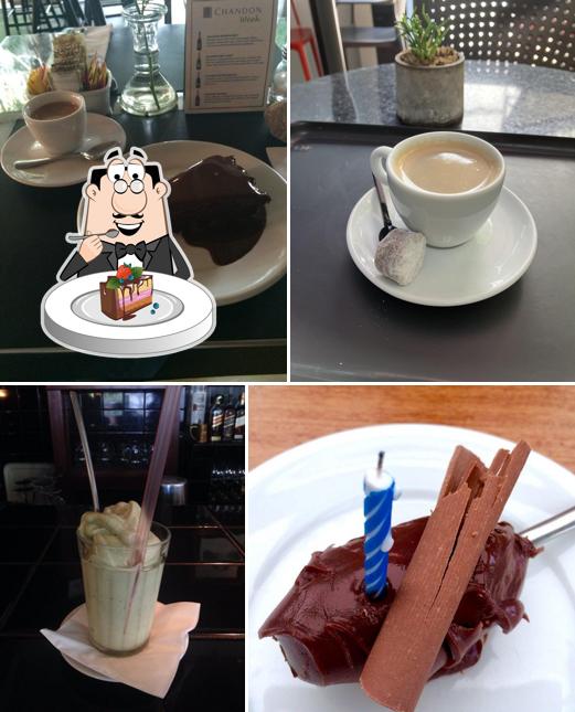 Bolo de chocolate em Café Mis