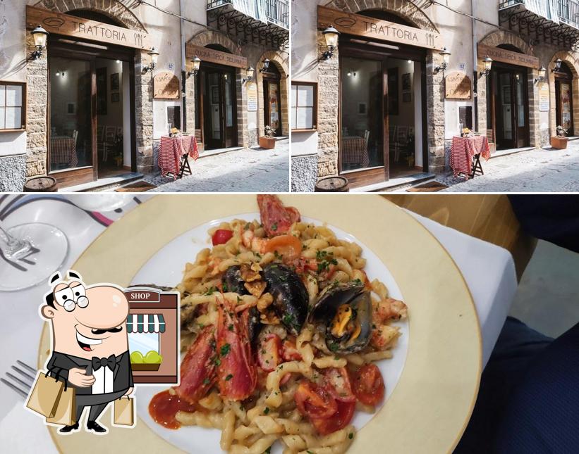 La foto della esterno e cibo di Trattoria Castronovo