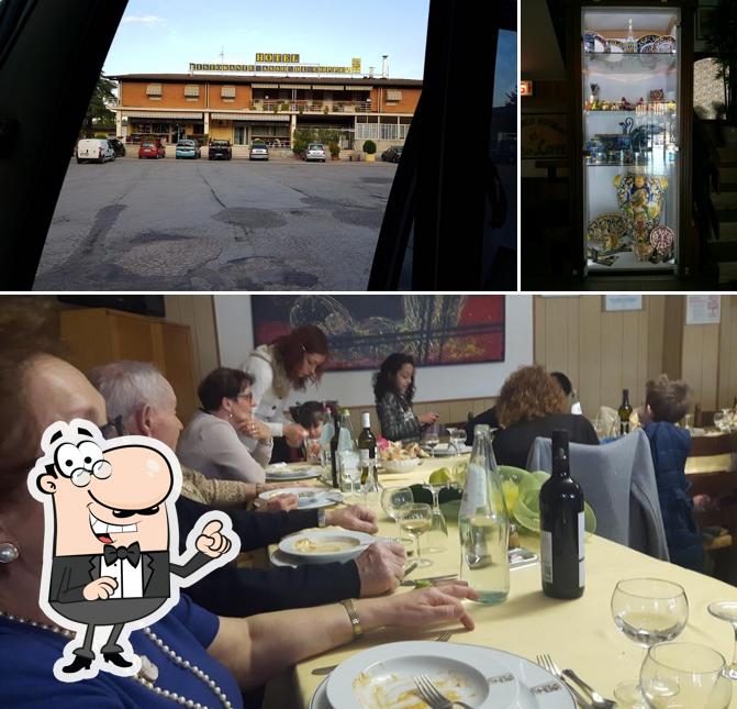 Dai un’occhiata alla immagine che raffigura la interni e esterno di Asso Di Coppe