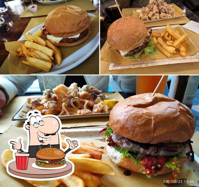 Ordina un hamburger a Love Street Food
