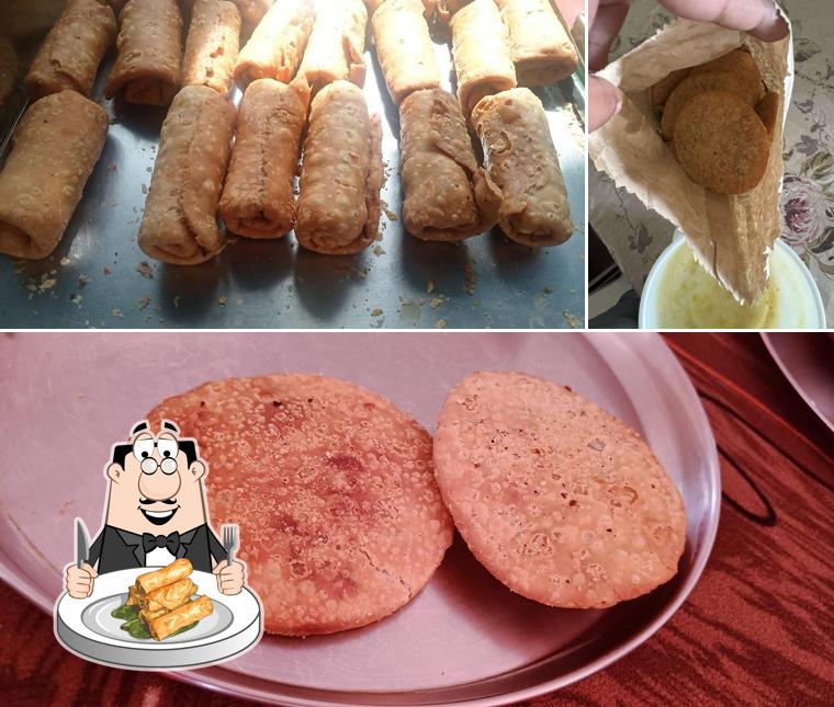 Spring rolls at Shree Shegaon Kachori
