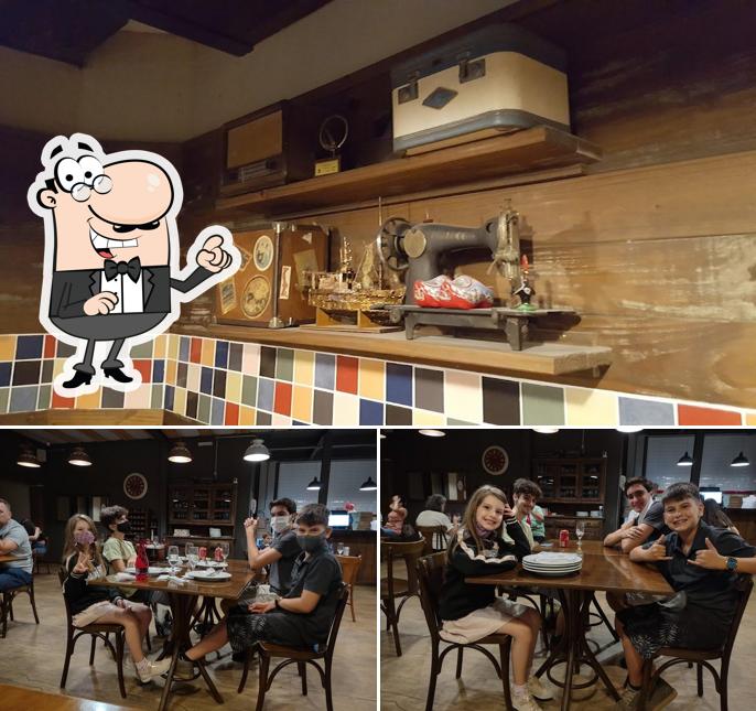 Sente em uma das mesas no Don Matraconni Pizzeria