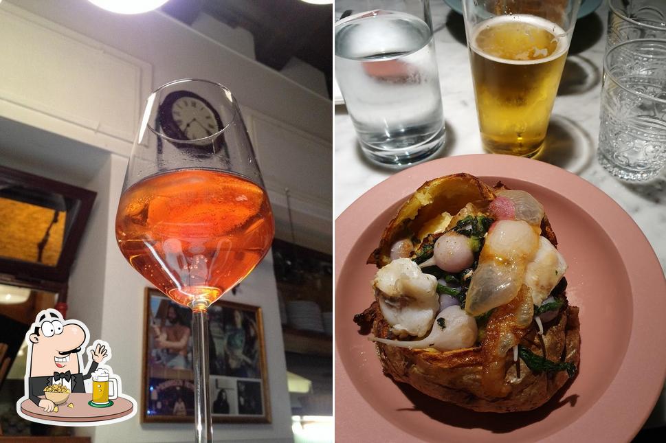 Puoi prenderti un rinfrescante bicchiere di birra chiara o scura