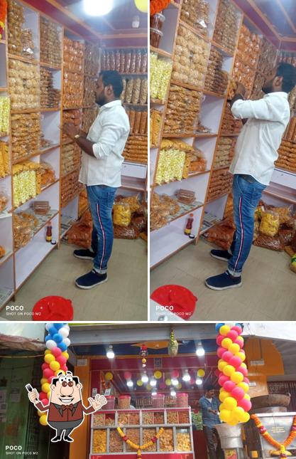 The photo of food and interior at Hot chips