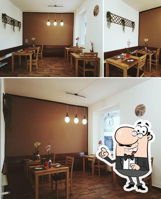 Dai un'occhiata agli interni di Mokeang Thai Food