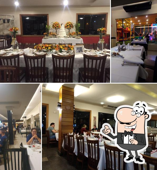 Sente em uma das mesas no Churrascaria Nativas Grill Brasília Esplanada