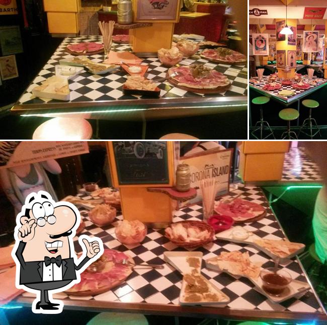 La interni e cibo del ristorante