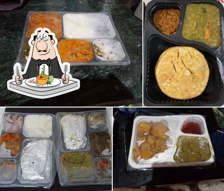 Food at Kachori Kulcha Darbar