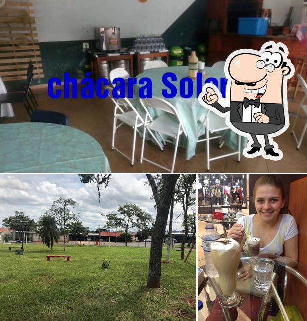 A foto da interior e exterior no Grão Espresso