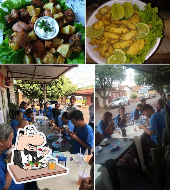 A comida e interior do restaurante