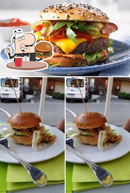 Ordina un hamburger a Gasthof Rössli Krinau
