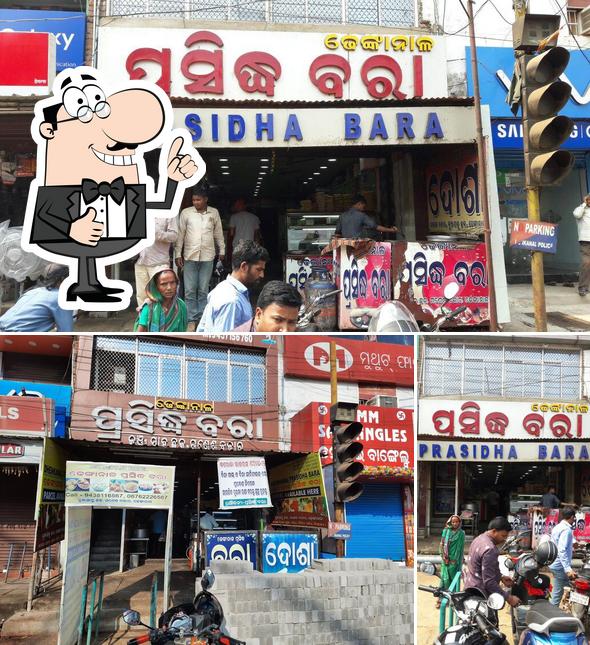 Look at the photo of Dhenkanal Prasidha Bara