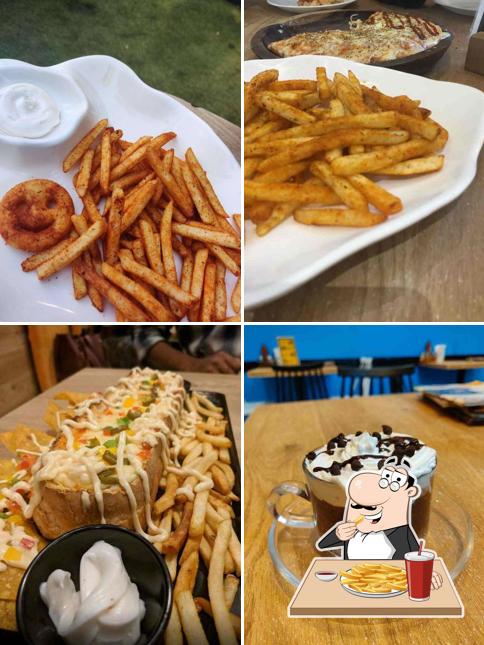 Taste French-fried potatoes with different sauces