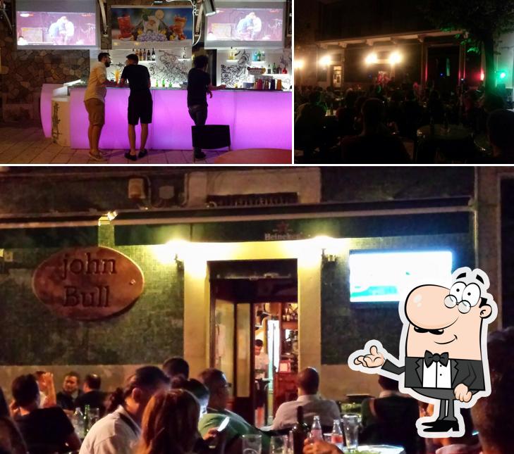 Dai un'occhiata agli interni di John Bull