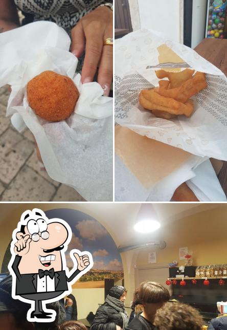 Gli interni di Angolo Della Focaccia. Focacceria panzerotteria