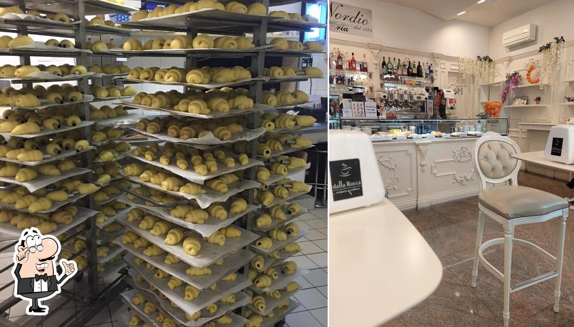 Siediti a un tavolo di Pasticceria Dalla Rocca