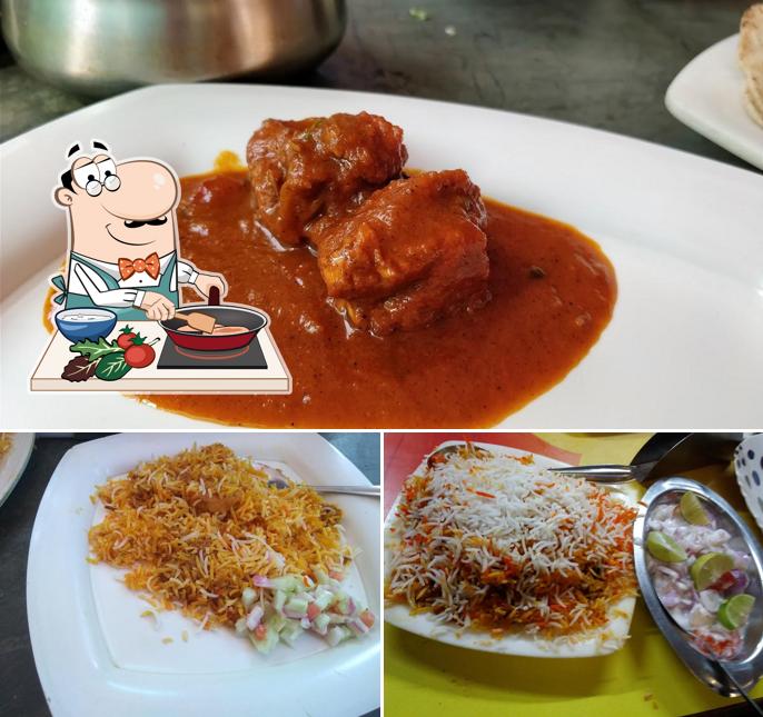 Chicken curry at Shabbir Bhai Biryaniwala Mughlai, Tandoori & Chinese