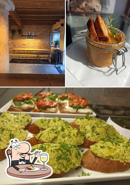La cibo e interni del ristorante