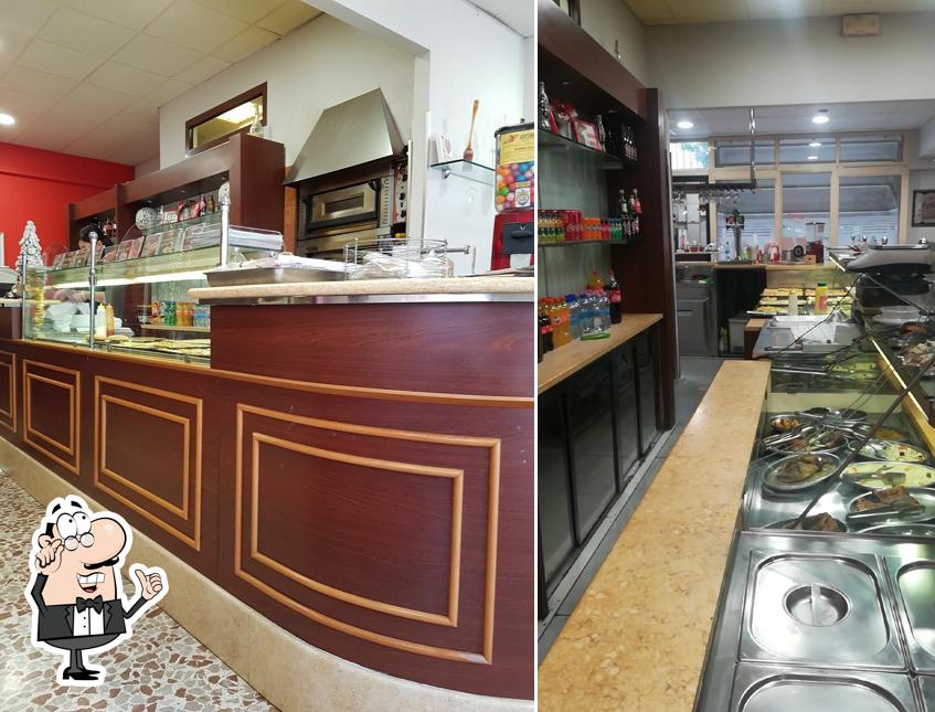 Dai un'occhiata agli interni di Pizzeria Rosticceria Della Galleria Di Onofri & C