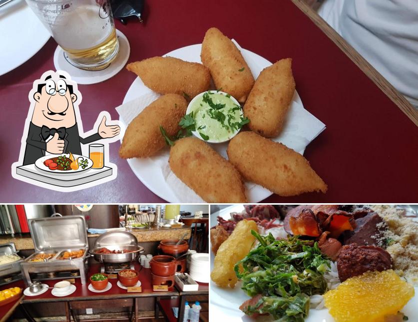 Comida em Bar da Praça